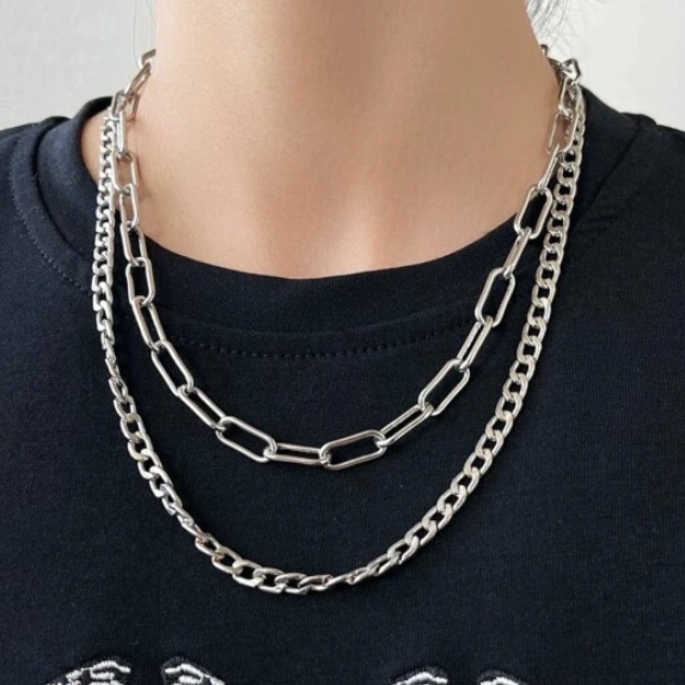 2 Separate Trendy Chains for 1 price!
